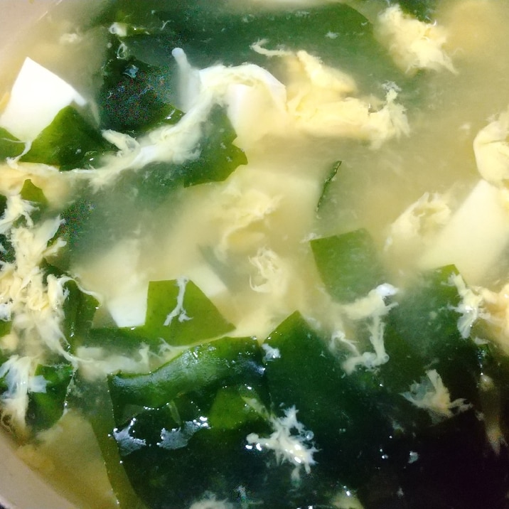 簡単!豆腐とワカメ卵スープ